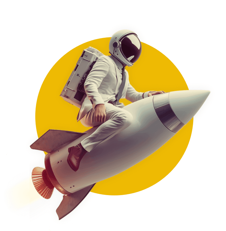 Człowiek w garniturze i hełmie astronauty leci na rakiecie na tle żółtego koła.