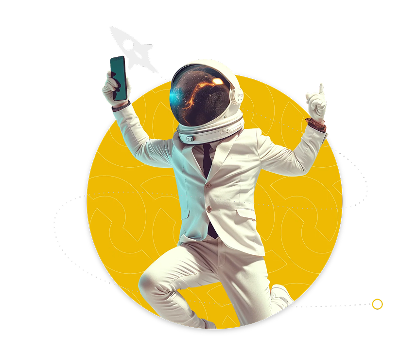 Astronauta w białym garniturze skacze, trzyma telefon i unosi palec w górę.