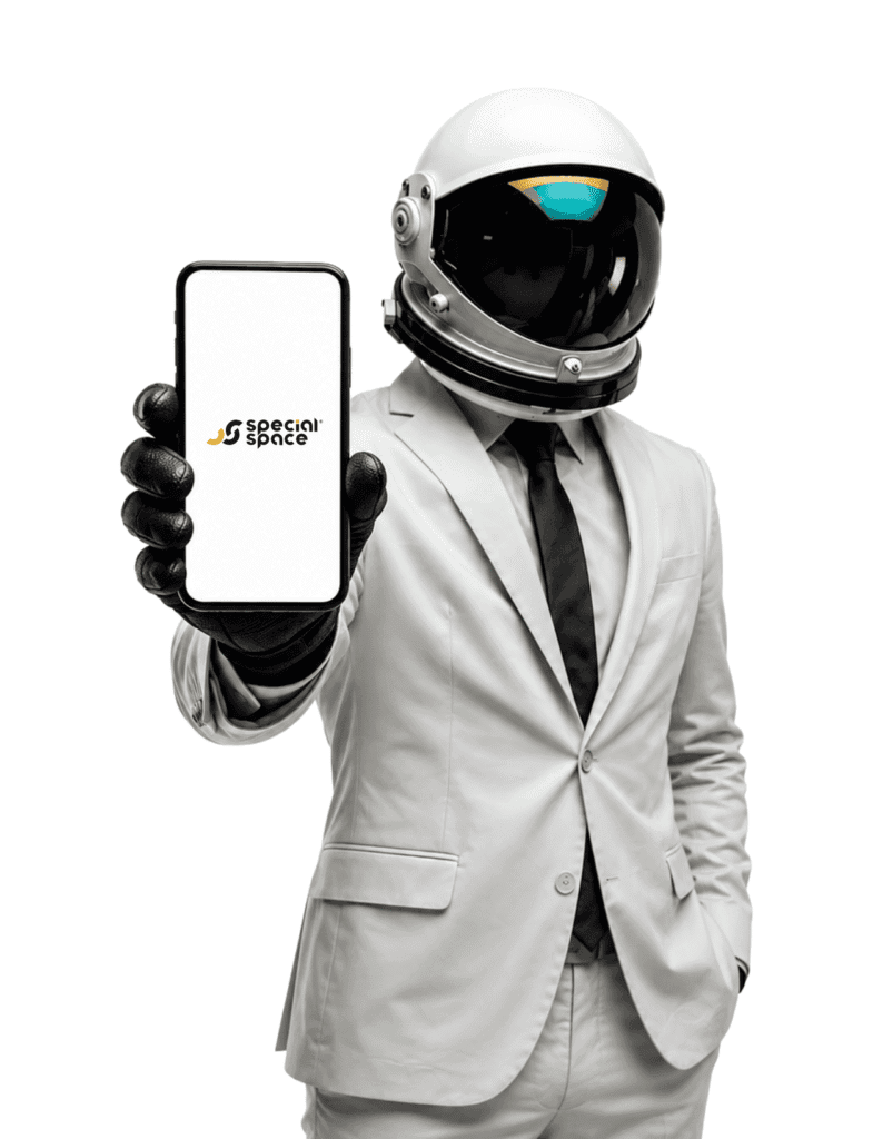 Astronauta w białym garniturze trzyma smartfon z logo Special Space.